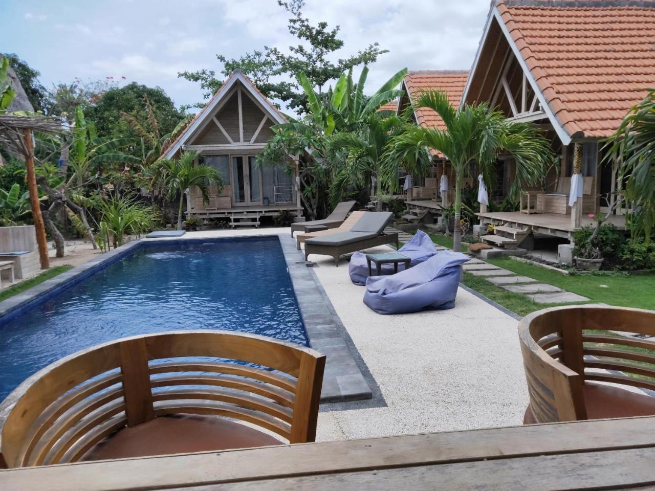 Tiki Bar And More Nusa Lembongan Exterior photo